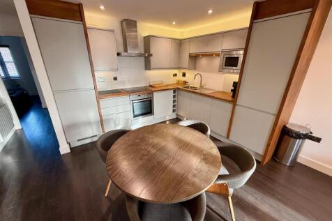 No 8 B17 8DJ Kitchen.jpg