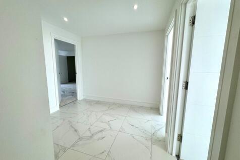 4 Thames View hal...