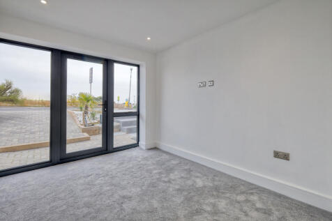 2 Thames View bed...