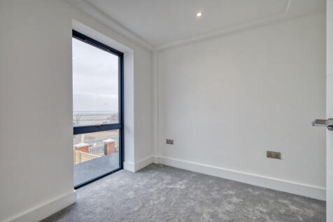 2 Thames View bed...