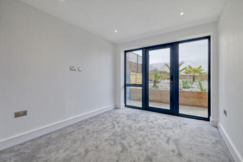 1 Thames View bed...