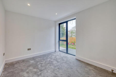 1 Thames View bed...