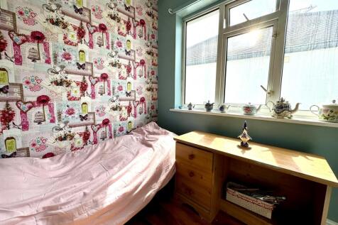 10 Glastonbury Ch...