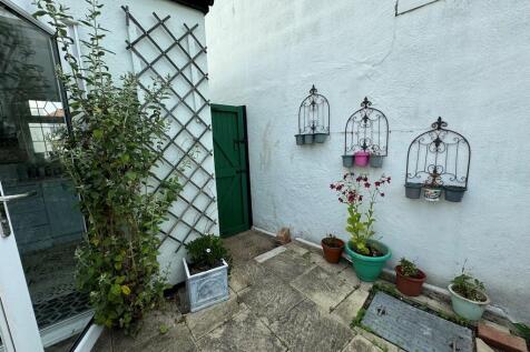 10 Glastonbury Ch...