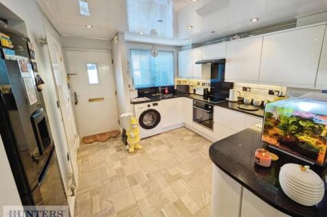 Kitchen / Lounge Area