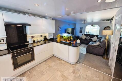 Kitchen / Lounge Area
