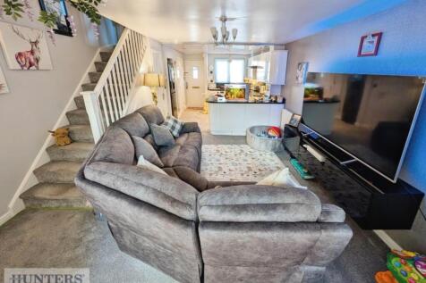 Kitchen / Lounge Area