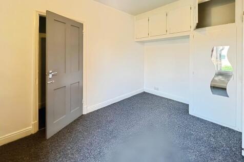 93fb879b-WhatsApp...