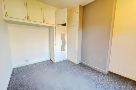 135ec2b8-WhatsApp...