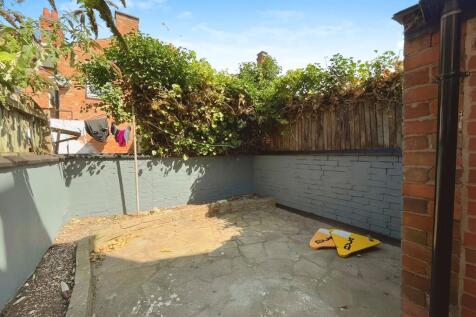 04168eec-WhatsApp...