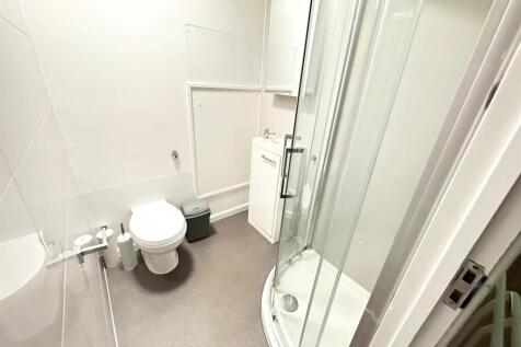 2nd floor shower.jpg