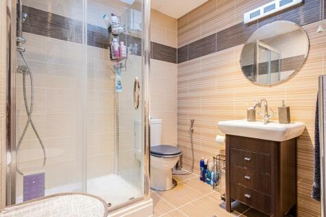 Studio Shower Room