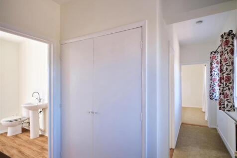Upper Hallway 1.jpg