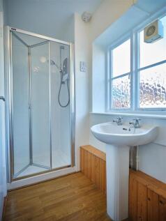 Lower Bathroom 3.jpg