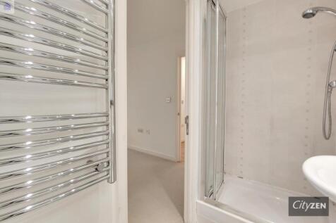 EN SUITE SHOWER ROOM