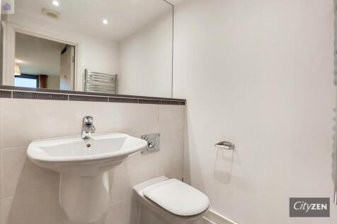 EN SUITE SHOWER ROOM VIEW