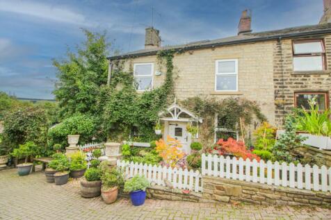 3 Bedroom Property For Sale on Sumner Street, Glossop