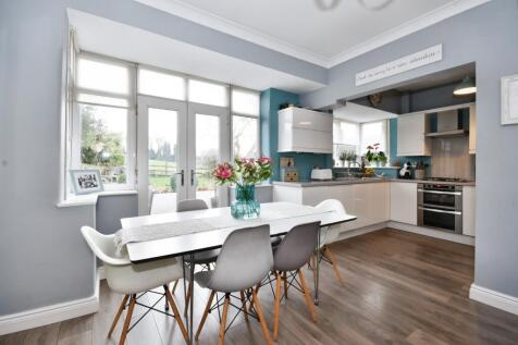 Dining/Kitchen Area