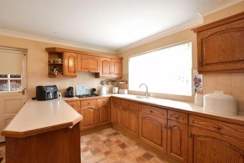 Kitchen/ Breakfast Room