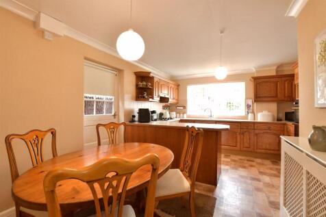 Kitchen/ Breakfast Room
