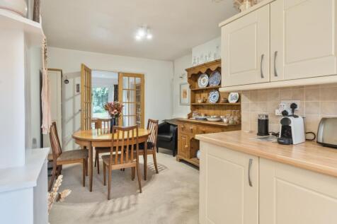 Kitchen/Dining Area