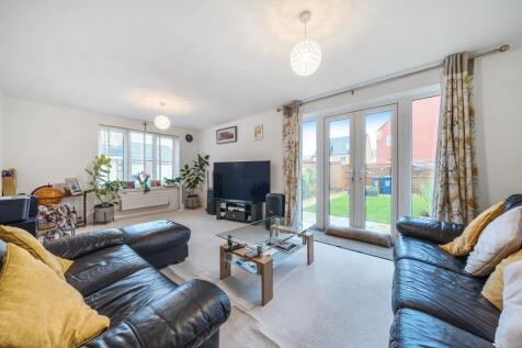 Dual aspect reception room