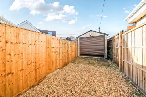Detached Garage &amp; Off Street Parking