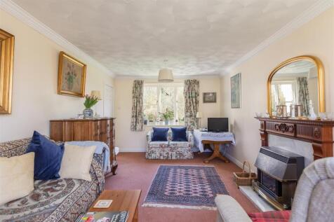 Acres Close 4 Sitting Room-2.jpg