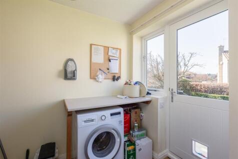 Acres Close 4 Utility Room.jpg