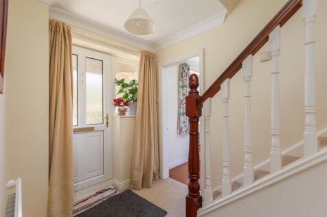 Acres Close 4 Hallway.jpg