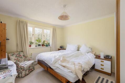 Acres Close 4 Bedroom 2.jpg