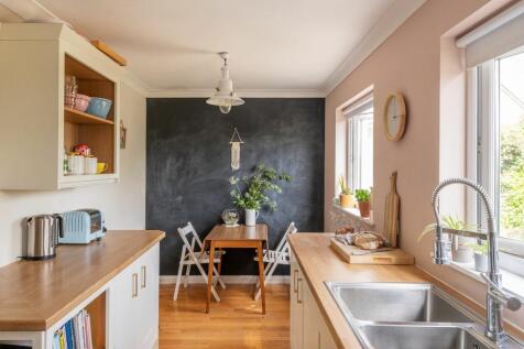 Quillet, Hillfield, Dartmouth: Kitchen