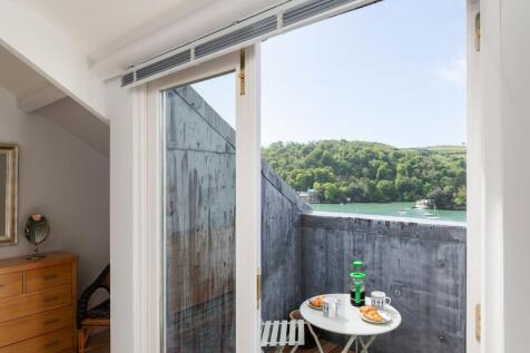 Principal Bedroom Balcony_Upper Apartment Colonsay_Kingswear