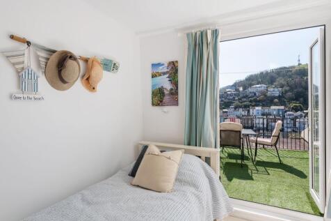43B Clarence Hill, Dartmouth