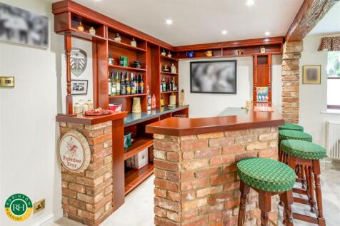 bar  / games room