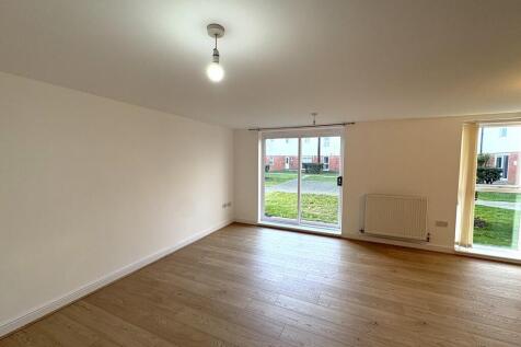 Lounge &amp; Dini...