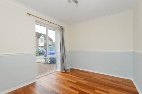 185 ROCHFORD GARD...