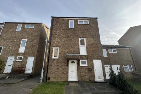 4 bedroom Semi Detached for rent
