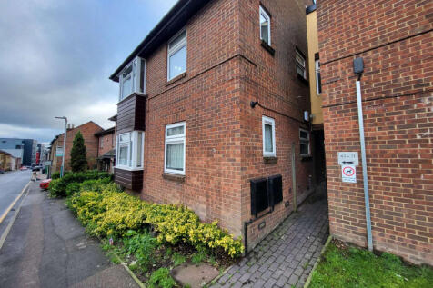 Fully Refurbished 2 bedroom Apartment for rent in