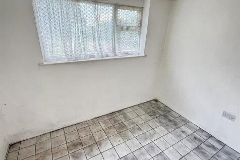 Side Porch/Utility Room