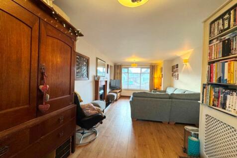 Lounge/dining area
