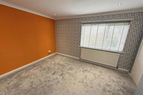 Bedroom 1.jpg