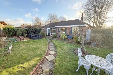 Roxby Rear Garden pic 2.jpg