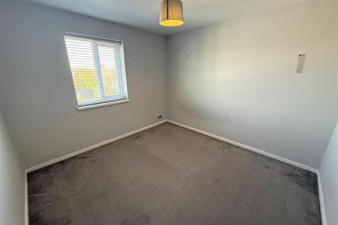 Bedroom 1.jpg