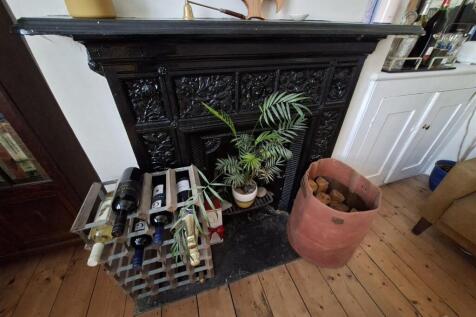 Feature Fireplace/Lounge