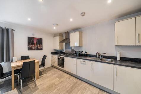 1376456-12-690b7e...