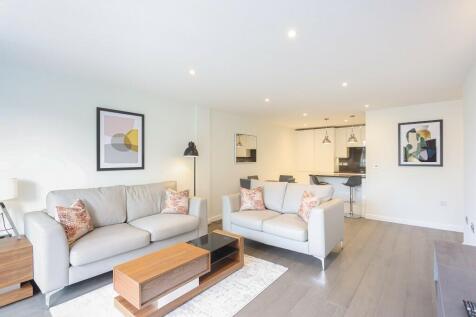 Bright &amp; Spacious