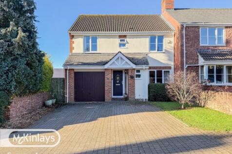 Stylish 4 Bedroom Family home in the Heart of Kin