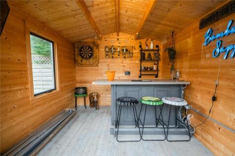 Store/Bar