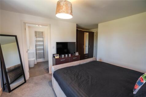 Master Bedroom (2)